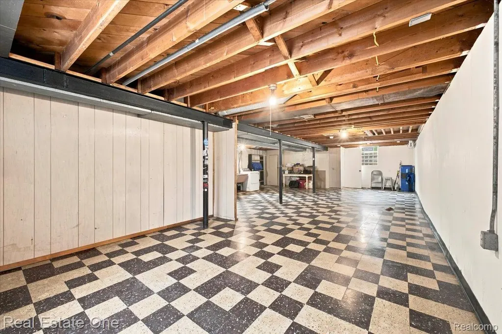 8844 Headley Drive Sterling Heights City MI 48314