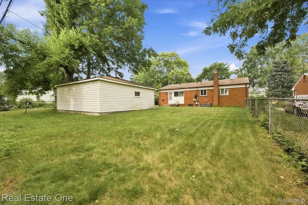 8844 Headley Drive Sterling Heights City MI 48314