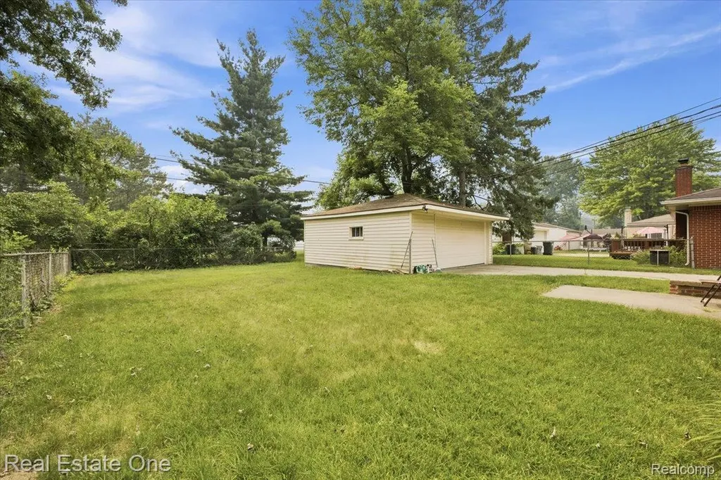 8844 Headley Drive Sterling Heights City MI 48314