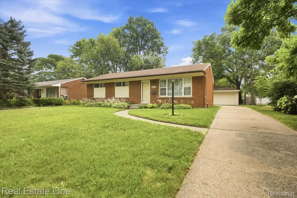 8844 Headley Drive Sterling Heights City MI 48314