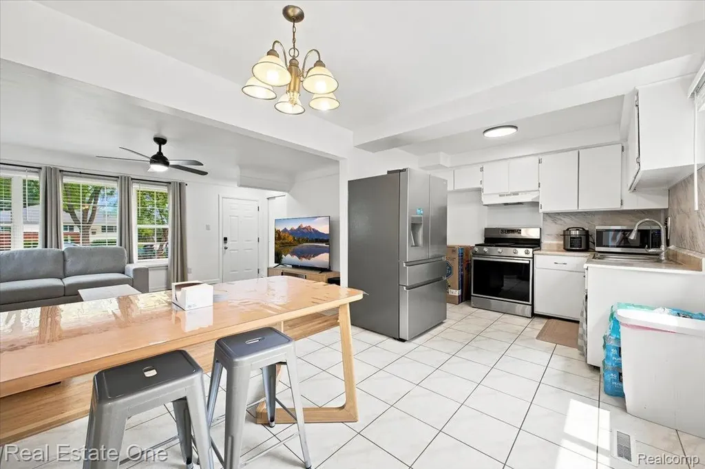 8844 Headley Drive Sterling Heights City MI 48314