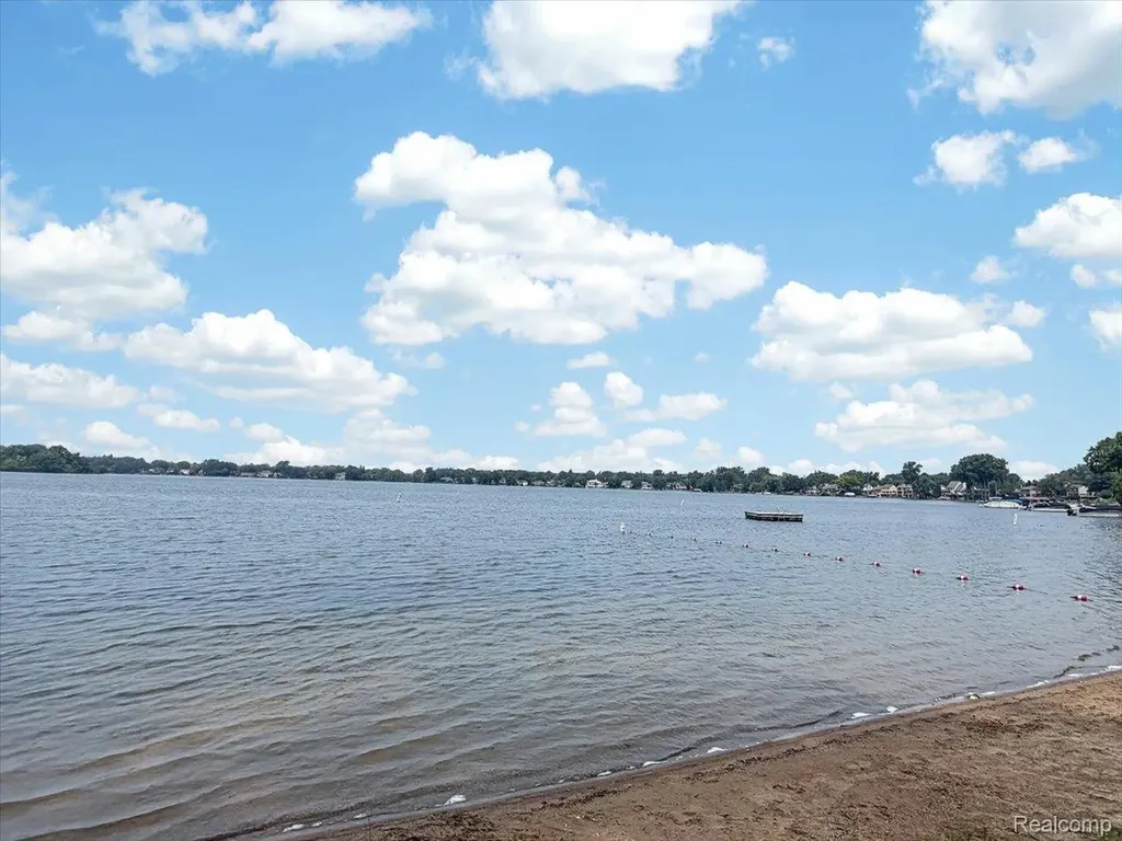 2818 Willow Court Orion Charter Township MI 48360