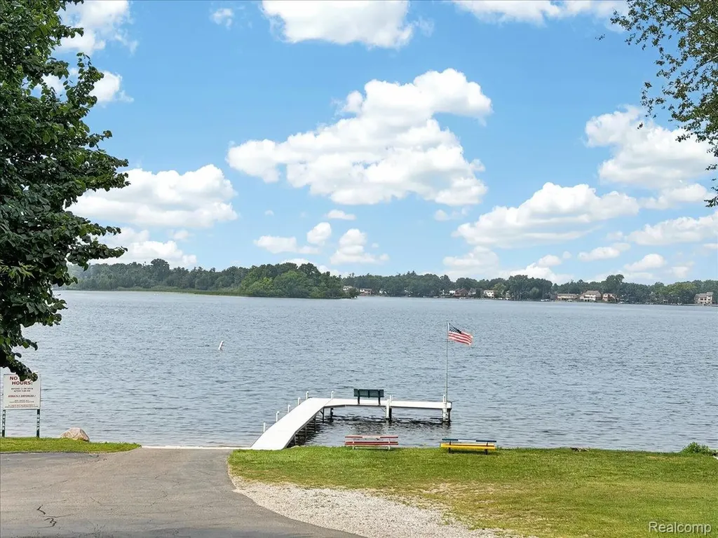 2818 Willow Court Orion Charter Township MI 48360