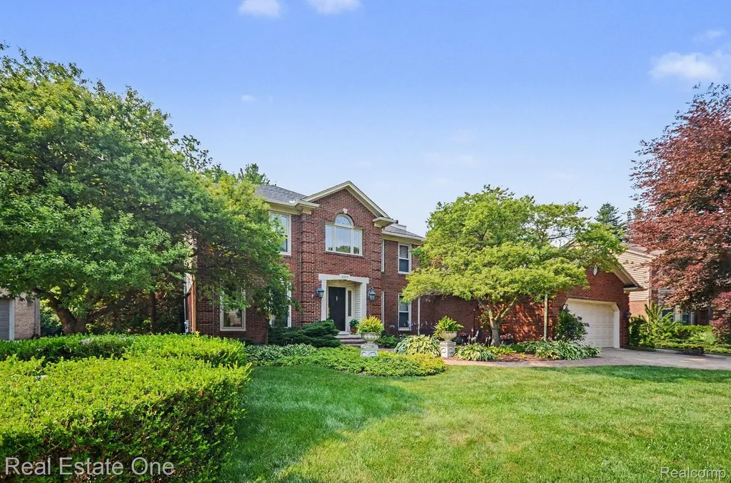 2819 Bywater Drive Troy City MI 48085