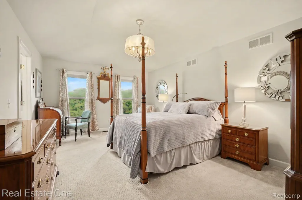 2819 Bywater Drive Troy City MI 48085