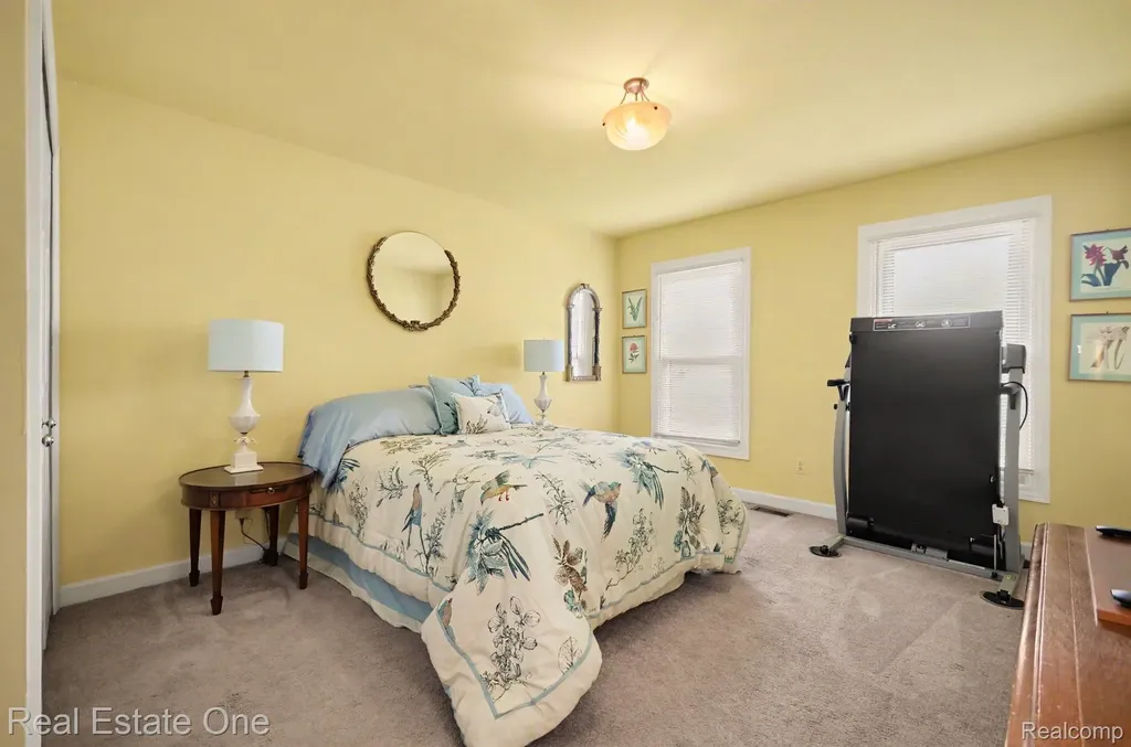 2819 Bywater Drive Troy City MI 48085