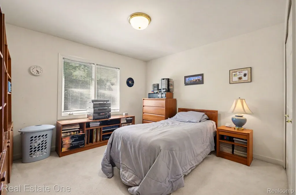 2819 Bywater Drive Troy City MI 48085