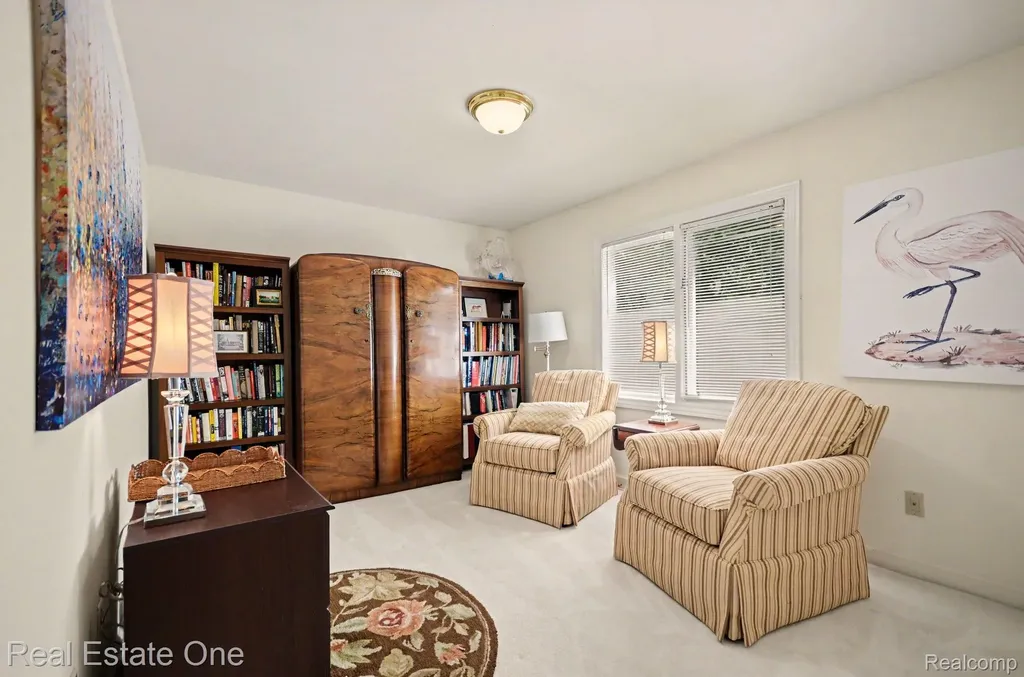 2819 Bywater Drive Troy City MI 48085