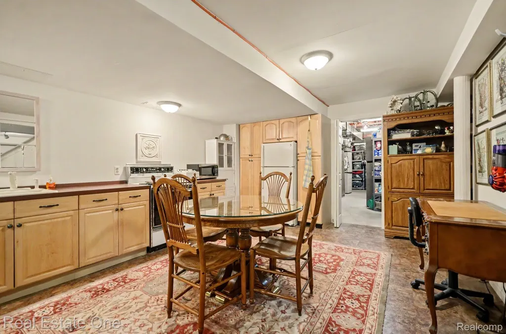 2819 Bywater Drive Troy City MI 48085