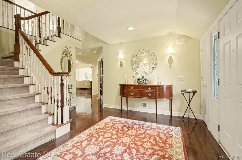 2819 Bywater Drive Troy City MI 48085