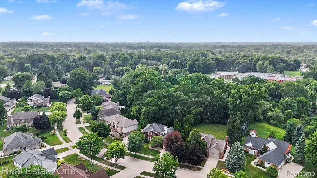 2819 Bywater Drive Troy City MI 48085