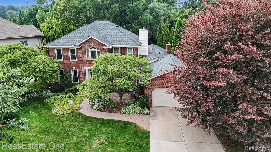 2819 Bywater Drive Troy City MI 48085