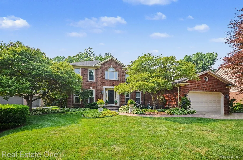 2819 Bywater Drive Troy City MI 48085
