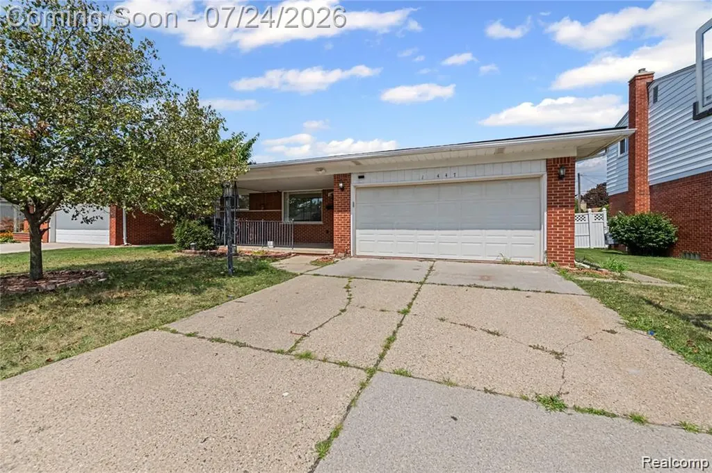 11447 Edwin Drive Warren City MI 48093