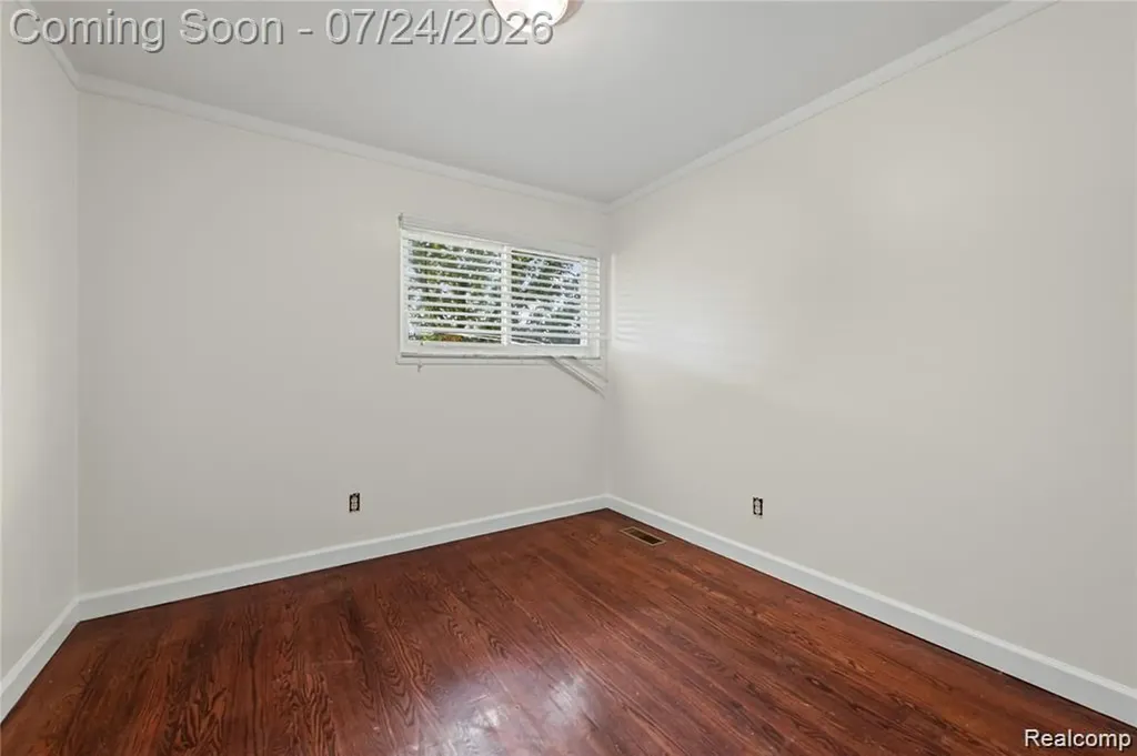 11447 Edwin Drive Warren City MI 48093