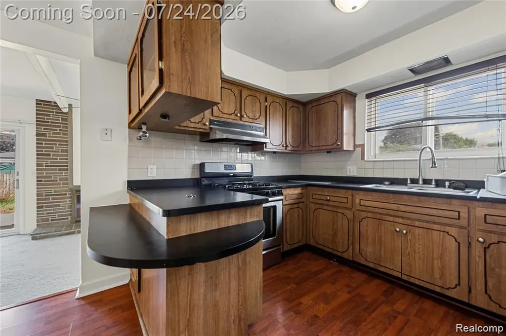 11447 Edwin Drive Warren City MI 48093