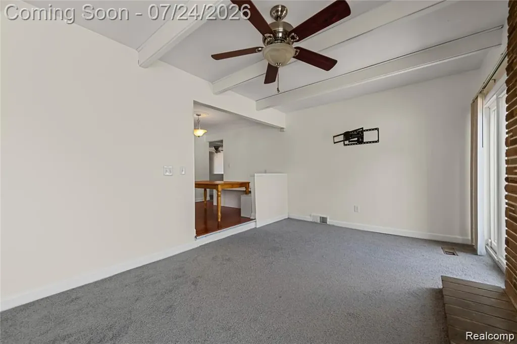 11447 Edwin Drive Warren City MI 48093