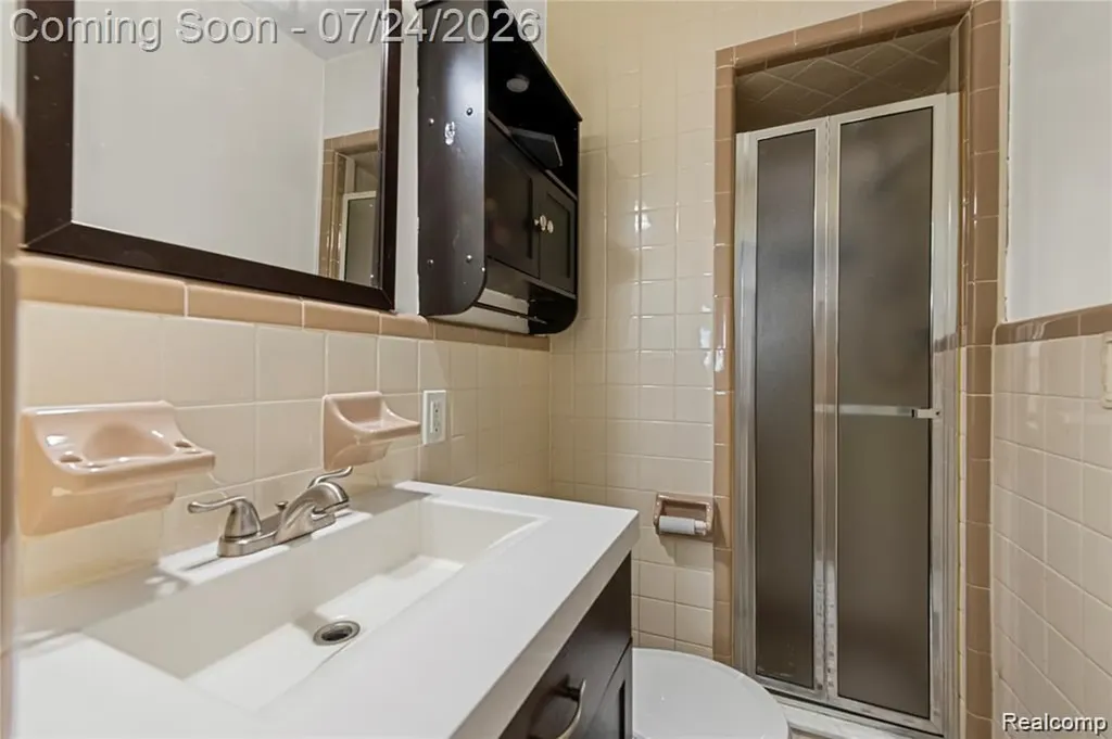 11447 Edwin Drive Warren City MI 48093