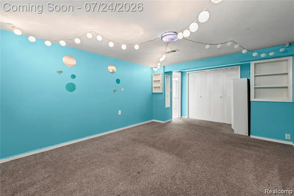 11447 Edwin Drive Warren City MI 48093