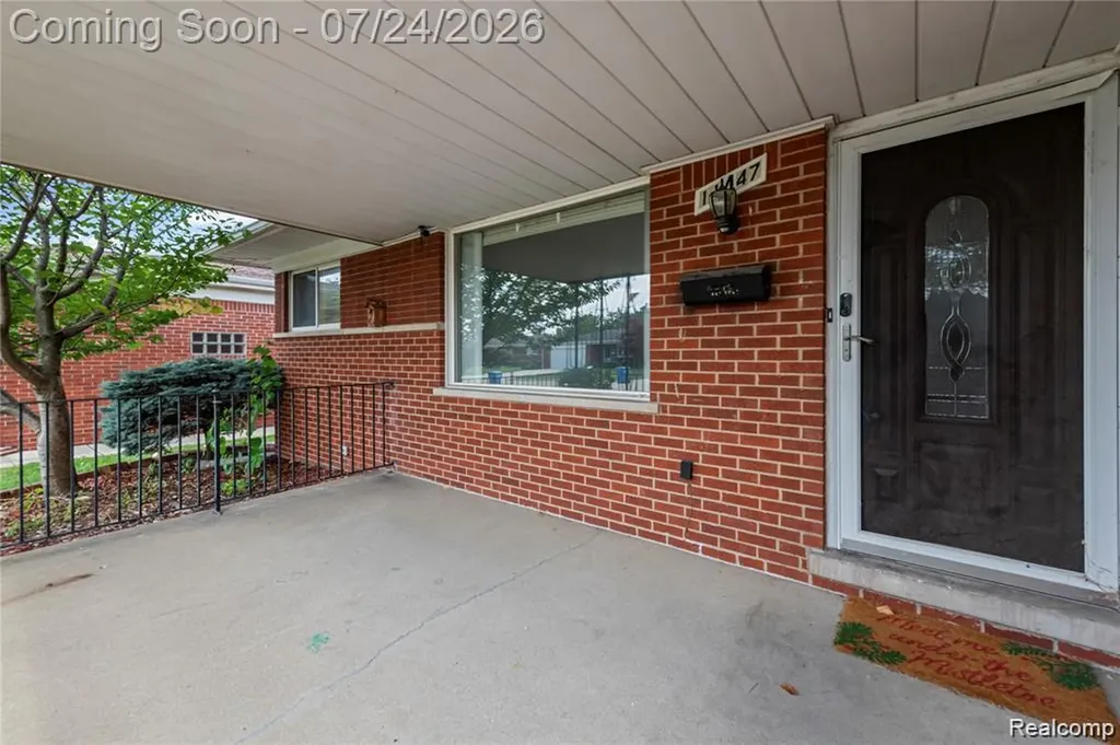 11447 Edwin Drive Warren City MI 48093