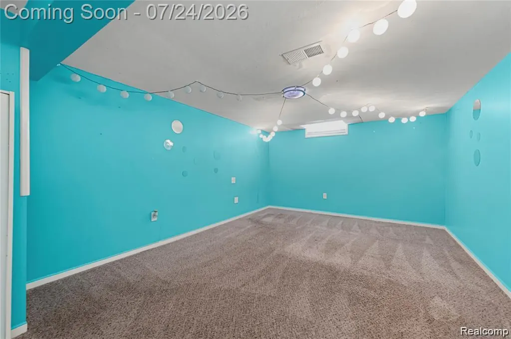 11447 Edwin Drive Warren City MI 48093