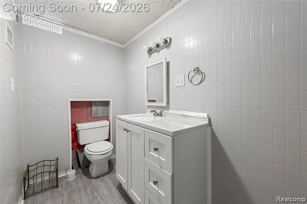 11447 Edwin Drive Warren City MI 48093