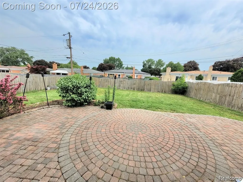 11447 Edwin Drive Warren City MI 48093