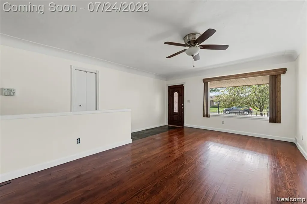 11447 Edwin Drive Warren City MI 48093