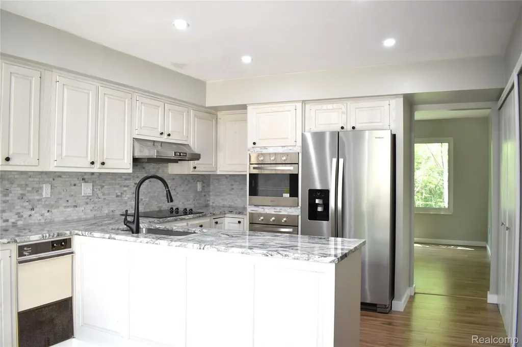 2073 Bordeaux Street West Bloomfield Charter Township MI 48323