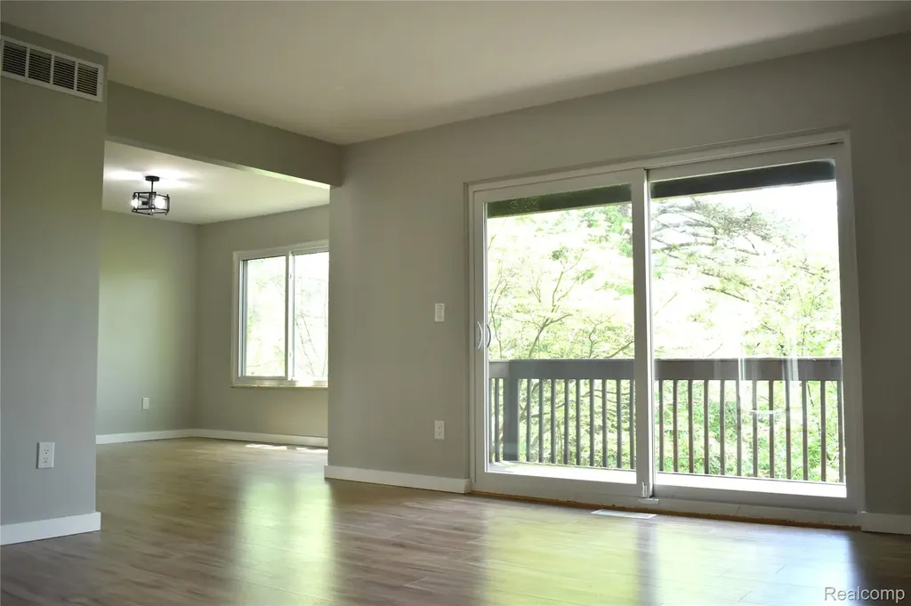 2073 Bordeaux Street West Bloomfield Charter Township MI 48323