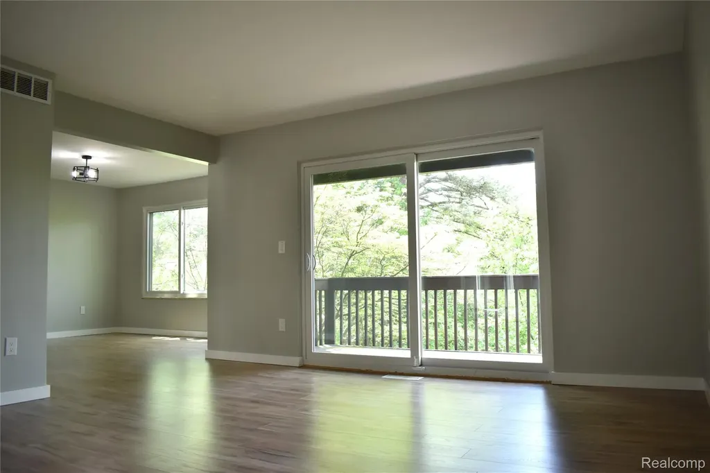2073 Bordeaux Street West Bloomfield Charter Township MI 48323