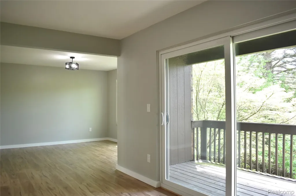 2073 Bordeaux Street West Bloomfield Charter Township MI 48323