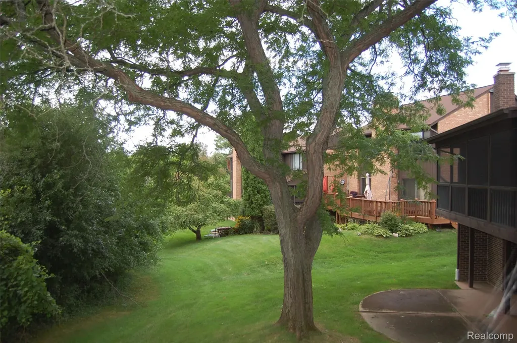 2073 Bordeaux Street West Bloomfield Charter Township MI 48323