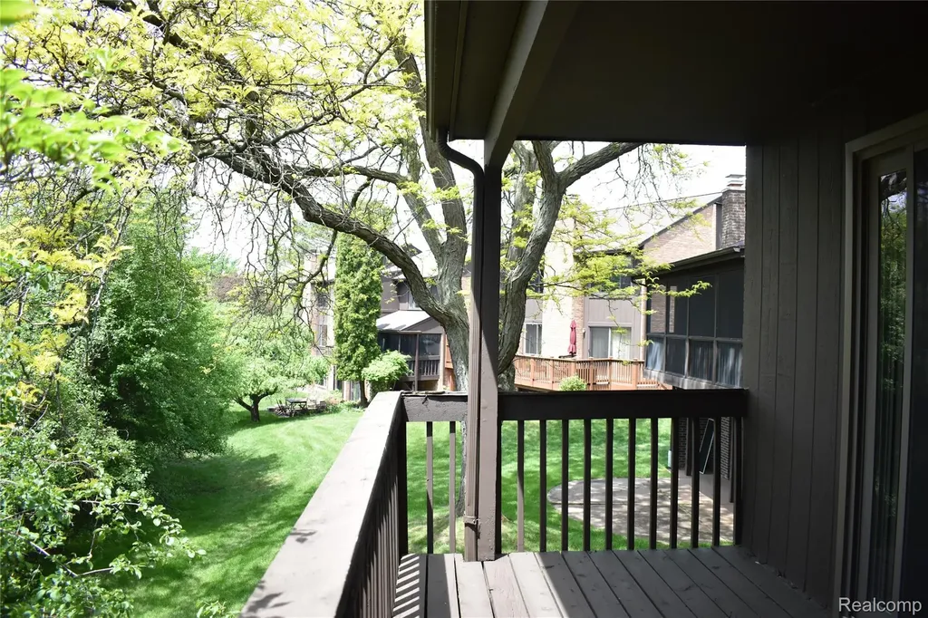 2073 Bordeaux Street West Bloomfield Charter Township MI 48323