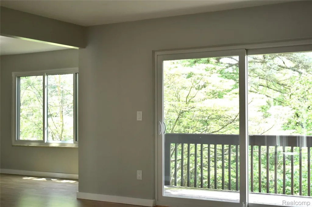 2073 Bordeaux Street West Bloomfield Charter Township MI 48323