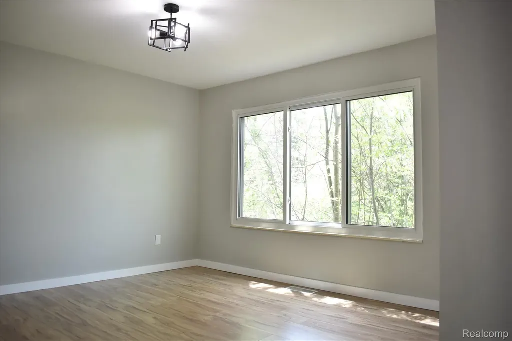 2073 Bordeaux Street West Bloomfield Charter Township MI 48323