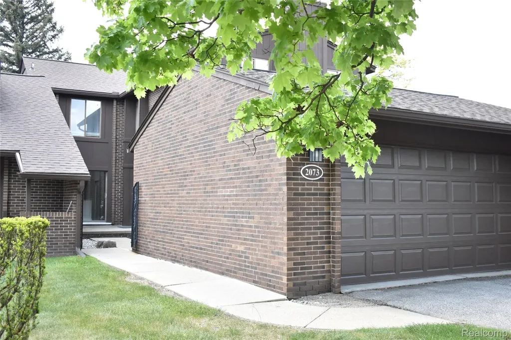 2073 Bordeaux Street West Bloomfield Charter Township MI 48323