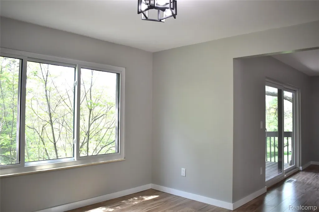 2073 Bordeaux Street West Bloomfield Charter Township MI 48323