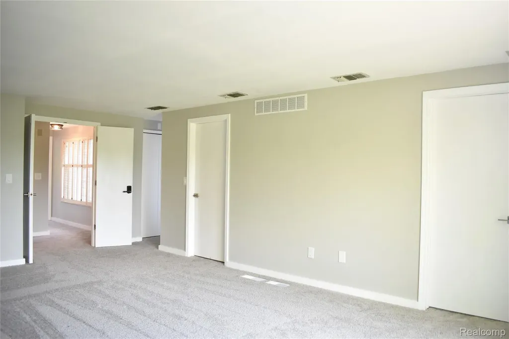 2073 Bordeaux Street West Bloomfield Charter Township MI 48323