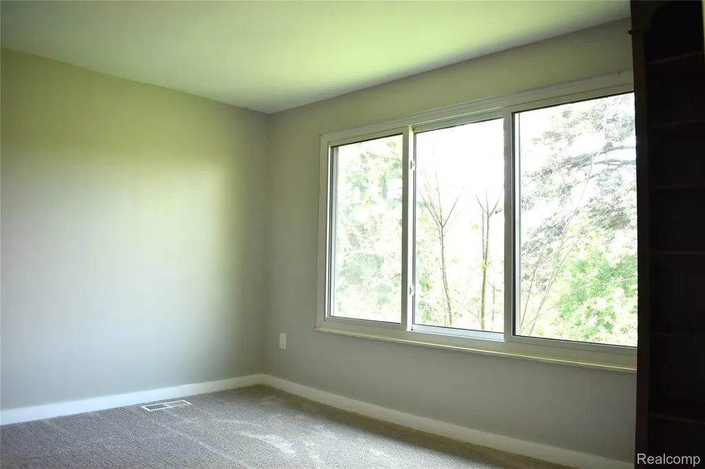 2073 Bordeaux Street West Bloomfield Charter Township MI 48323