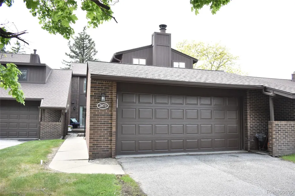 2073 Bordeaux Street West Bloomfield Charter Township MI 48323