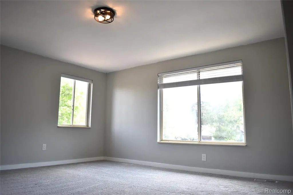 2073 Bordeaux Street West Bloomfield Charter Township MI 48323
