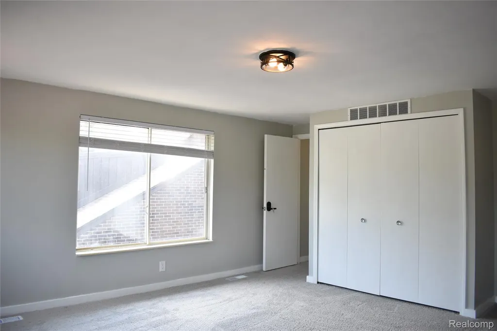 2073 Bordeaux Street West Bloomfield Charter Township MI 48323