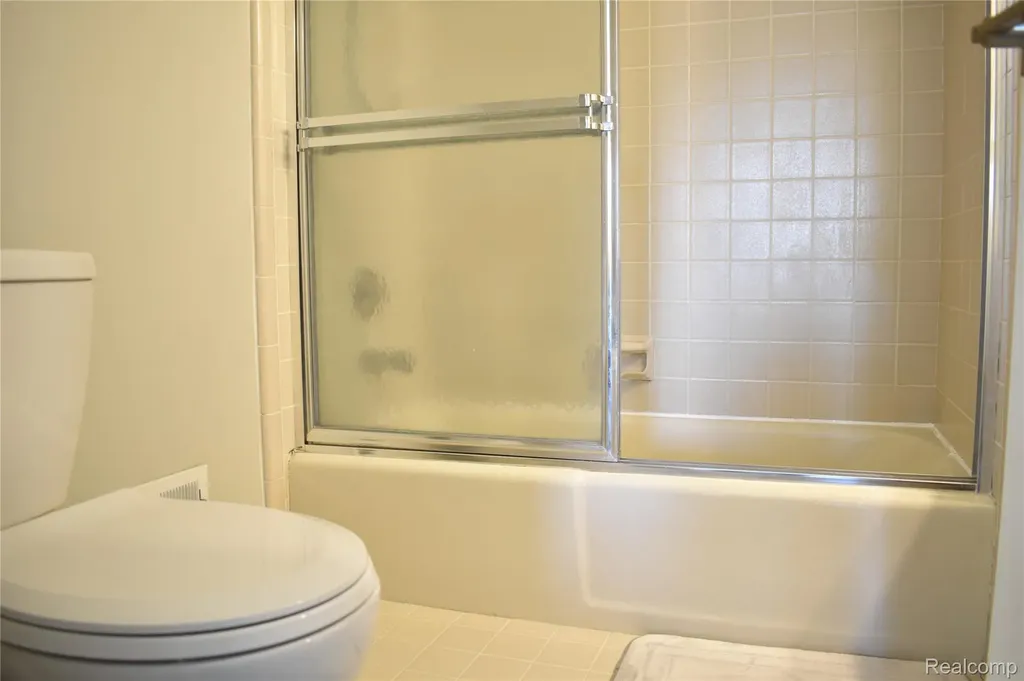 2073 Bordeaux Street West Bloomfield Charter Township MI 48323