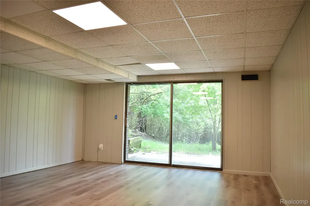 2073 Bordeaux Street West Bloomfield Charter Township MI 48323