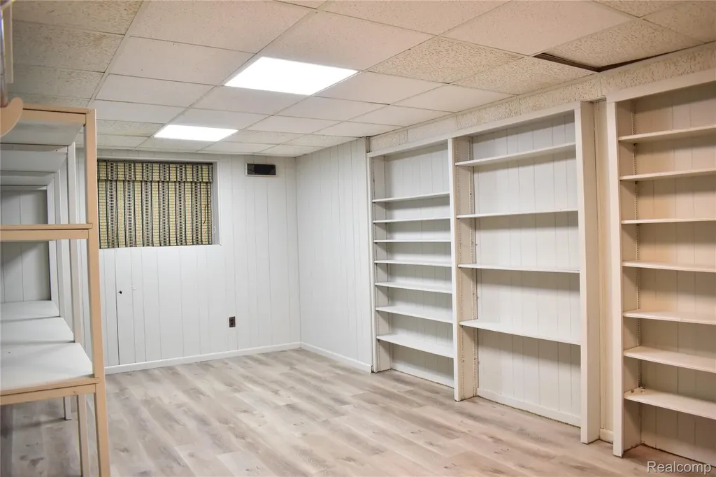 2073 Bordeaux Street West Bloomfield Charter Township MI 48323