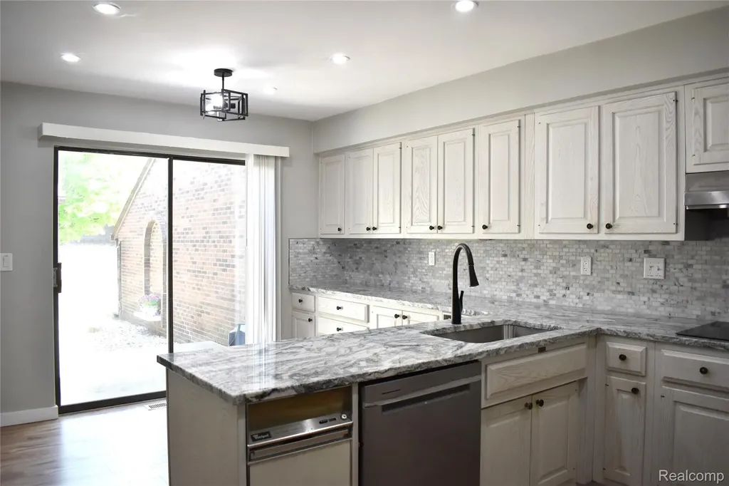 2073 Bordeaux Street West Bloomfield Charter Township MI 48323