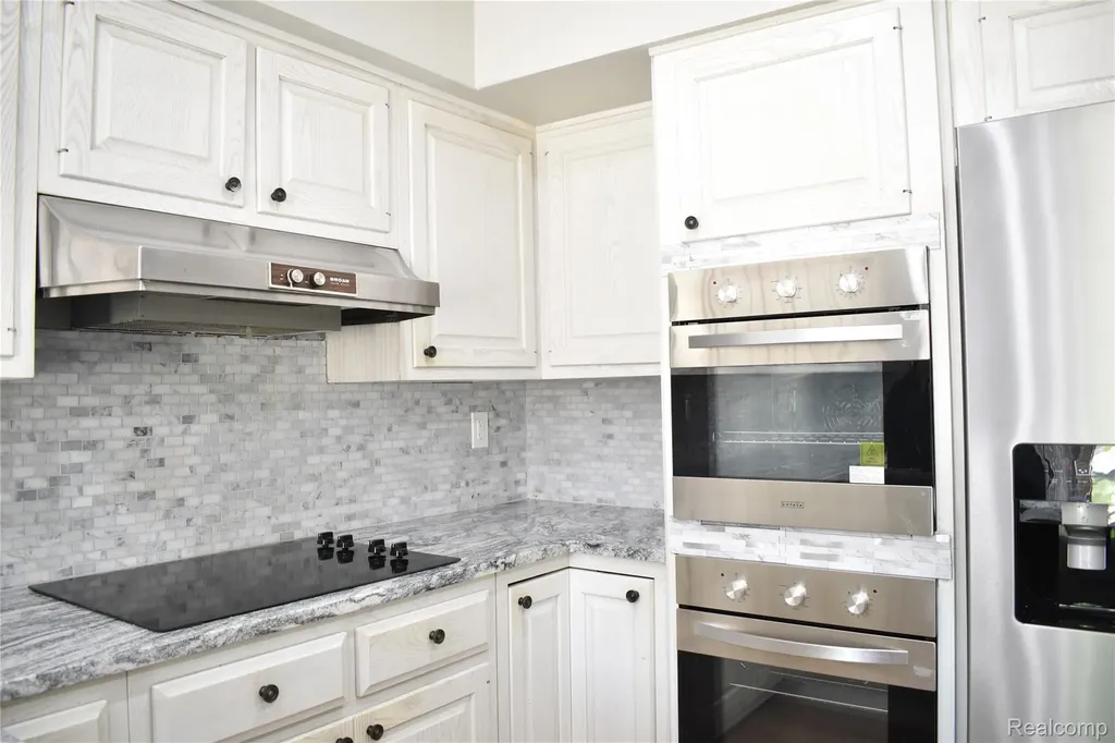 2073 Bordeaux Street West Bloomfield Charter Township MI 48323