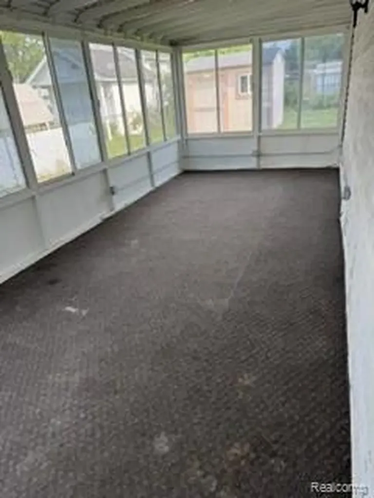 29108 Riveroak Drive Romulus City MI 48174