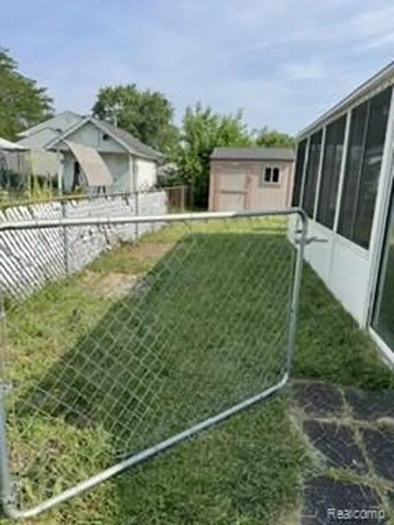 29108 Riveroak Drive Romulus City MI 48174